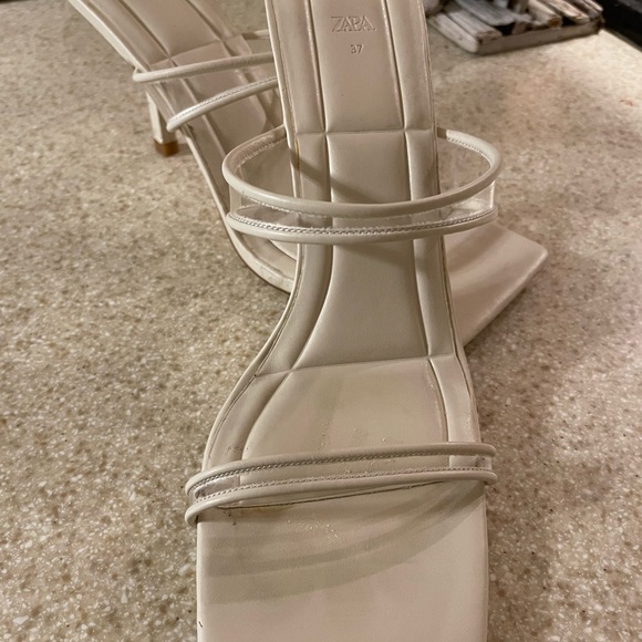 Zara, cream, wore two times. Too big for my narrow foot. Size 6 1/3-Euro 37. - Picture 9 of 10